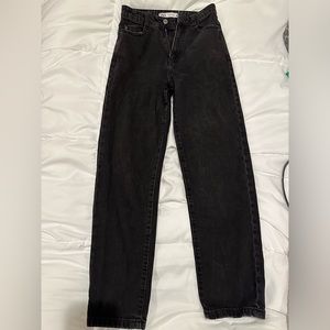 Zara high waisted black wash jeans. Straight leg. Hugs the hips & behind.